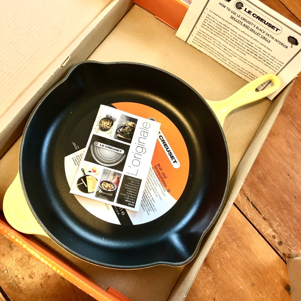 Le Creuset Cast Iron Skillet NWT !!